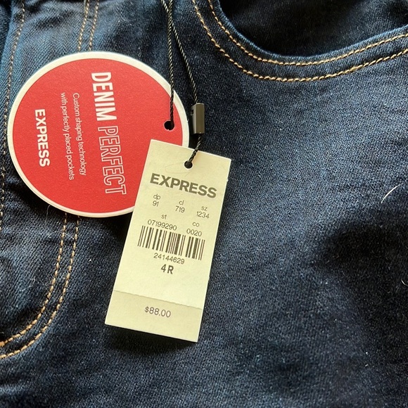Express ankle high rise legging jeans. Dark wash. Size 4R. NWT. - Picture 4 of 5